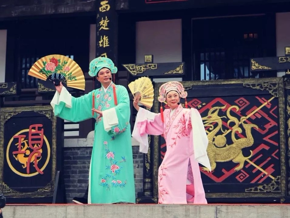 “十一”小長假完美收官:“三個古城”贏得海內(nèi)外游客高度稱贊(圖2) “十一”小長假完美收官:“三個古城”贏得海內(nèi)外游客高度稱贊(圖2)