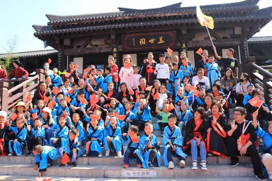 “十一”小長假完美收官:“三個古城”贏得海內(nèi)外游客高度稱贊(圖3) “十一”小長假完美收官:“三個古城”贏得海內(nèi)外游客高度稱贊(圖3)