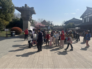 “‘項’我看齊·‘羽’你同行”——項王故里景區(qū)公司黨支部黨員先鋒在行動(圖3) “‘項’我看齊·‘羽’你同行”——項王故里景區(qū)公司黨支部黨員先鋒在行動(圖3)