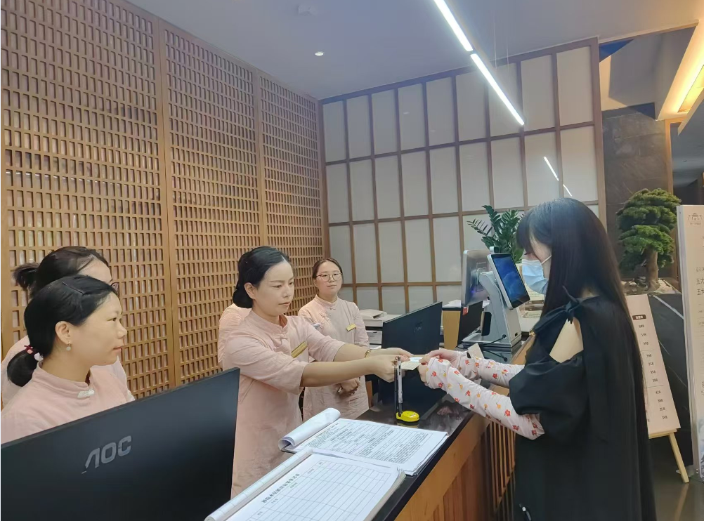 夯實基礎(chǔ) 蓄力前行！——酒店管理部開展服務(wù)技能培訓(xùn)(圖1)