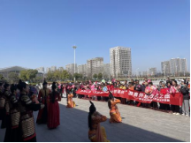 項王故里景區(qū)赴高鐵站開展“開往宿遷春天的高鐵”活動(圖1) 項王故里景區(qū)赴高鐵站開展“開往宿遷春天的高鐵”活動(圖1)